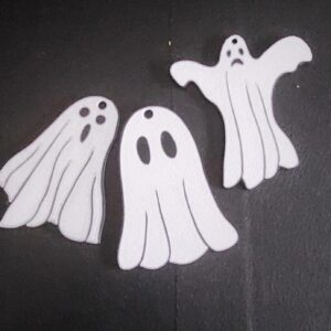 Cute Halloween Ghost Keychain – Spooky Season Bag Charm, Haunted Spirit Key Ring, Trick-or-Treat Gift for Horror Lovers